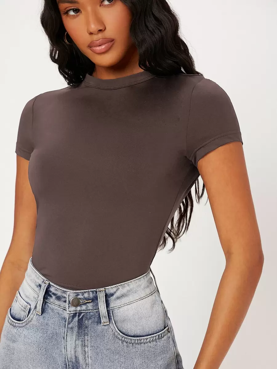 SHEIN BASICS Camiseta unicolor forma ajustada