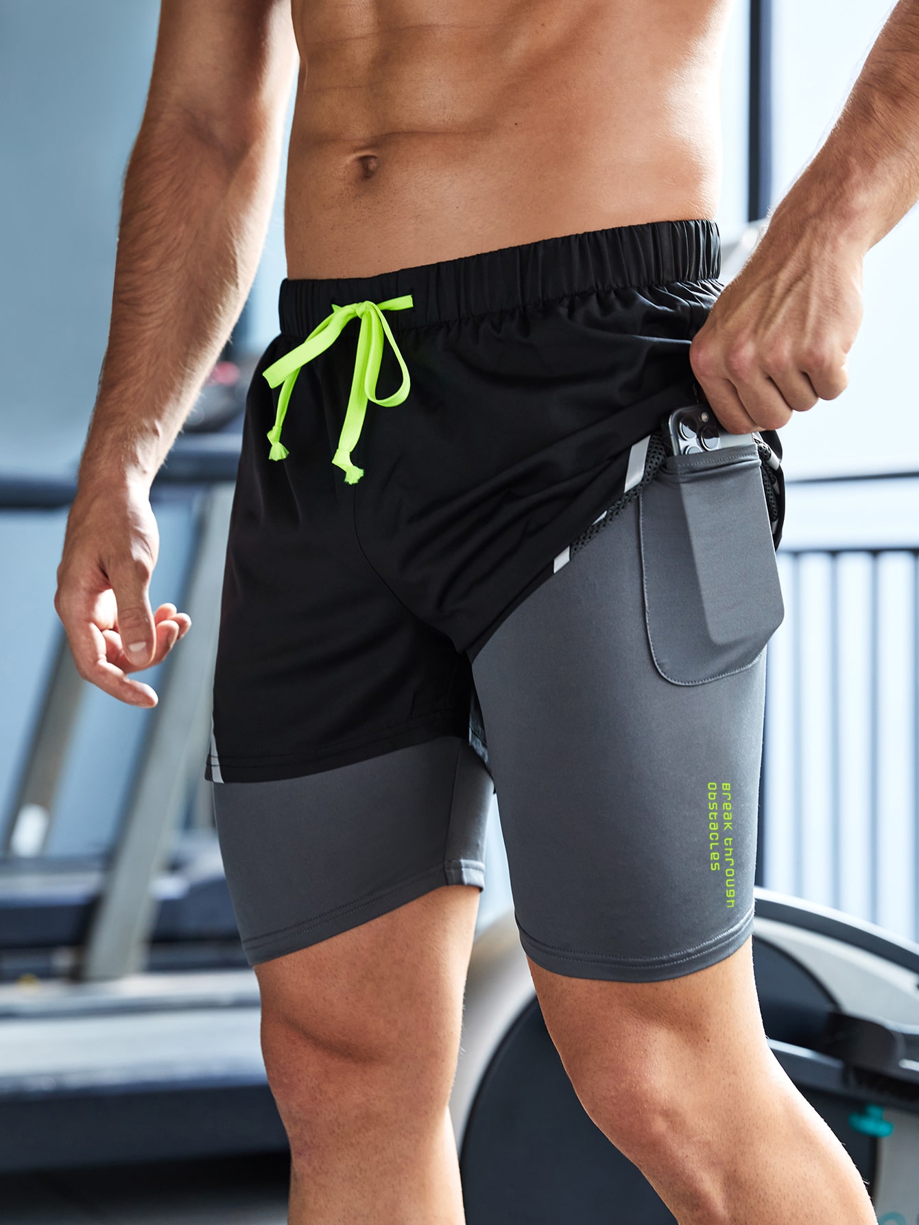 Men Reflective Letter Graphic Sports Shorts With Phone Pocket