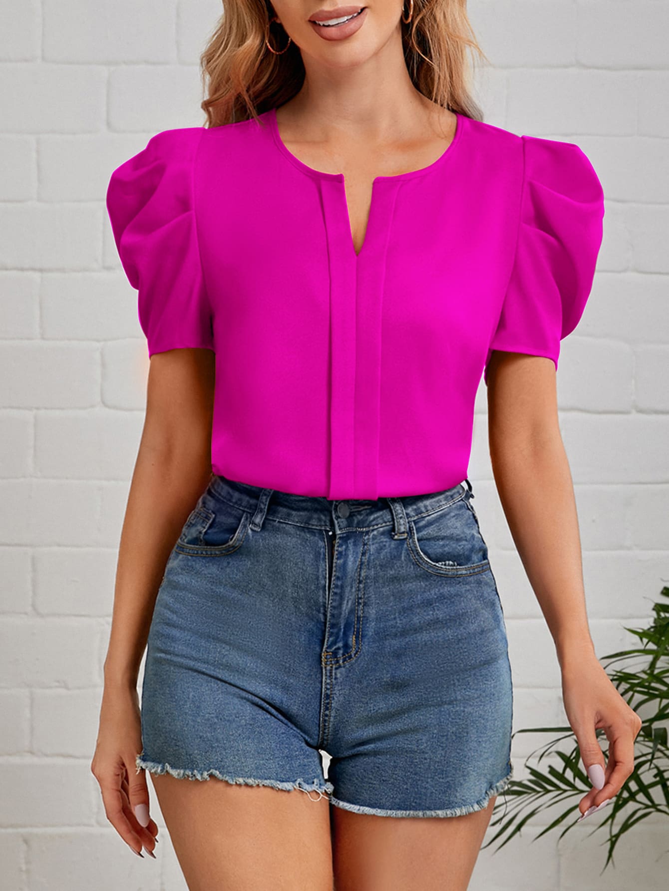 SHEIN Clasi Blusa de cuello con muesca, manga abullonada y costura delantera, top de manga corta