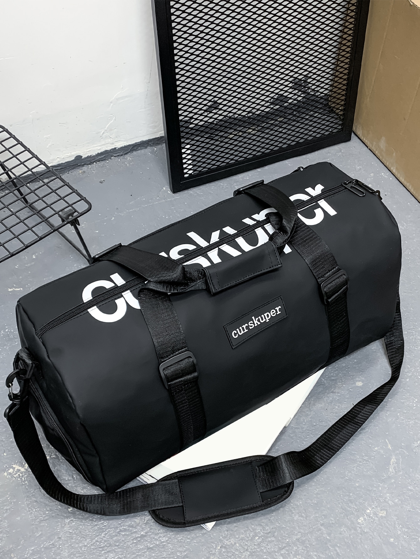 Men Letter Patch Decor Duffel Bag