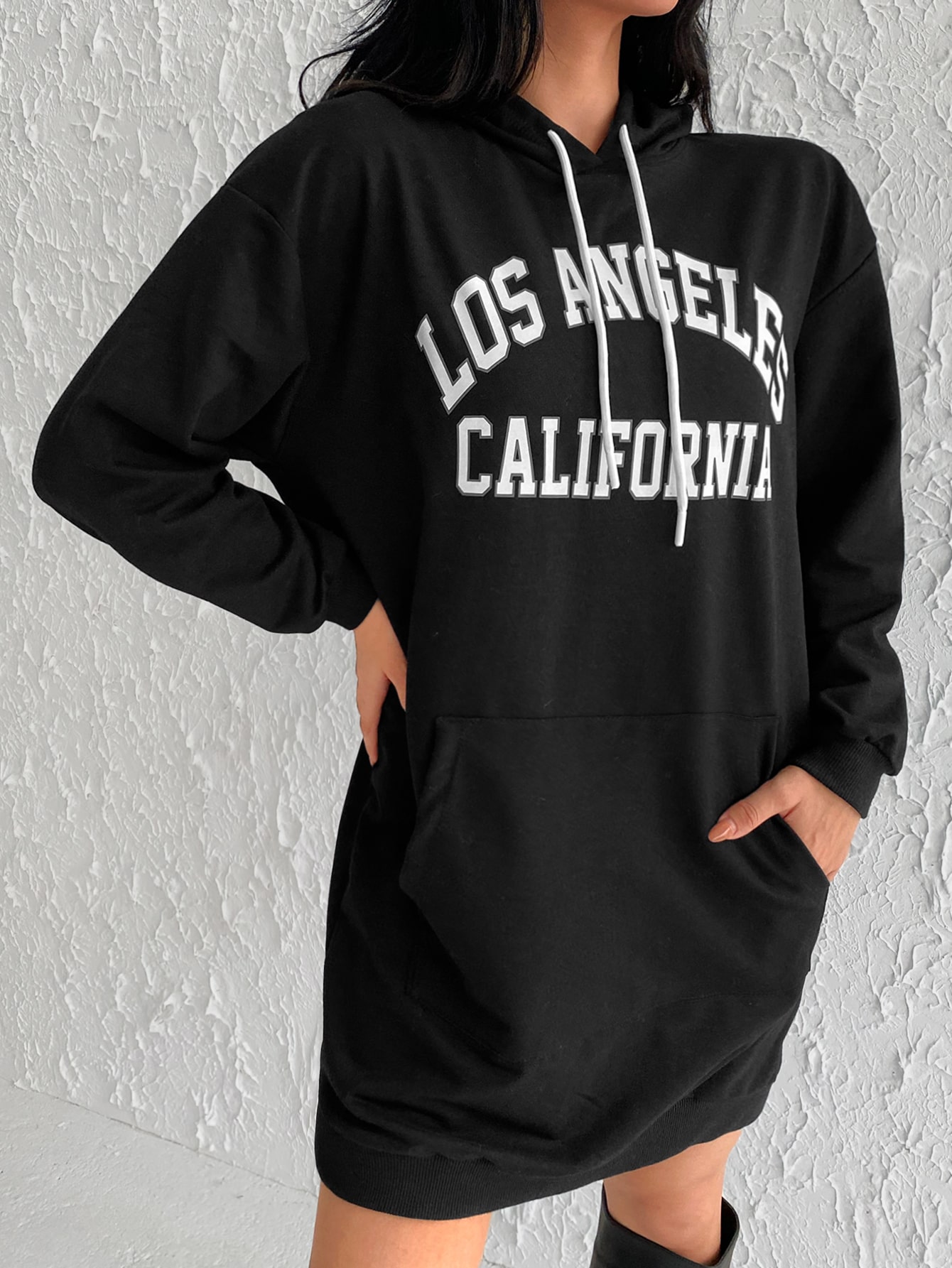 Robe sweat-shirt ?� capuche ?� lettres ?� poche kangourou