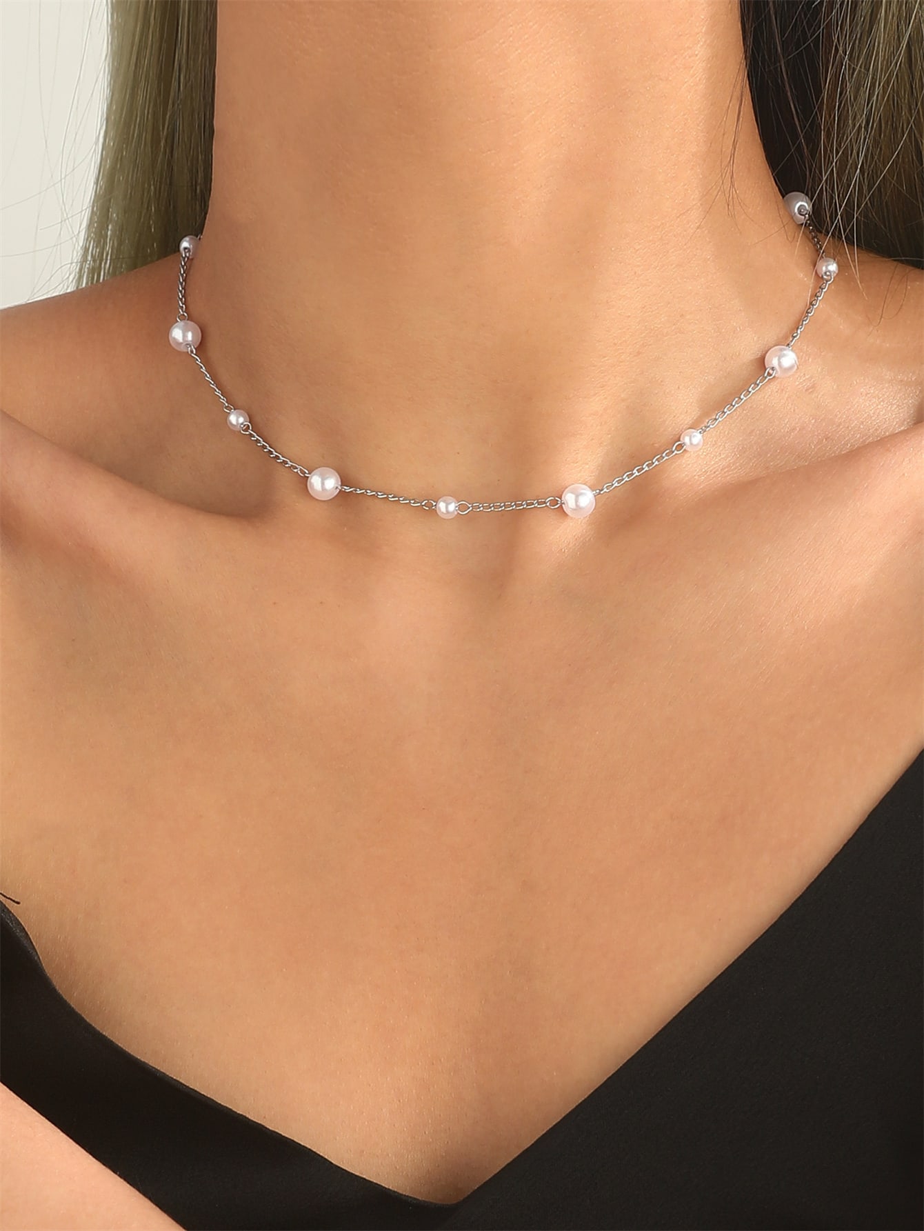Faux Pearl Decor Necklace