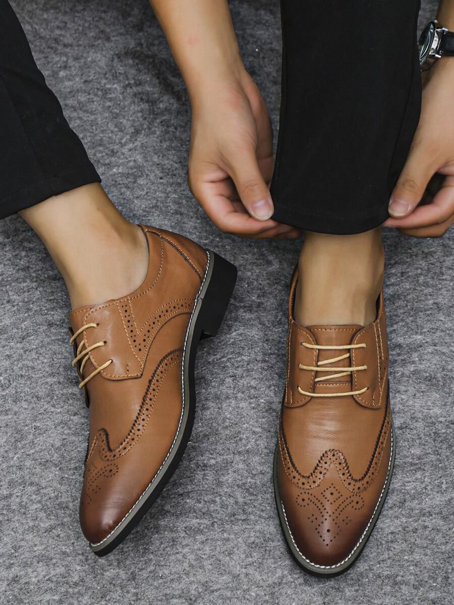 Men's Formal Block Carving Solid Color Pointed Toe Low-Cut Lace-Up Low Heel Leather Shoes, Banquet Style, Middle-Aged Business Pu Leather Shoes For All Seasons