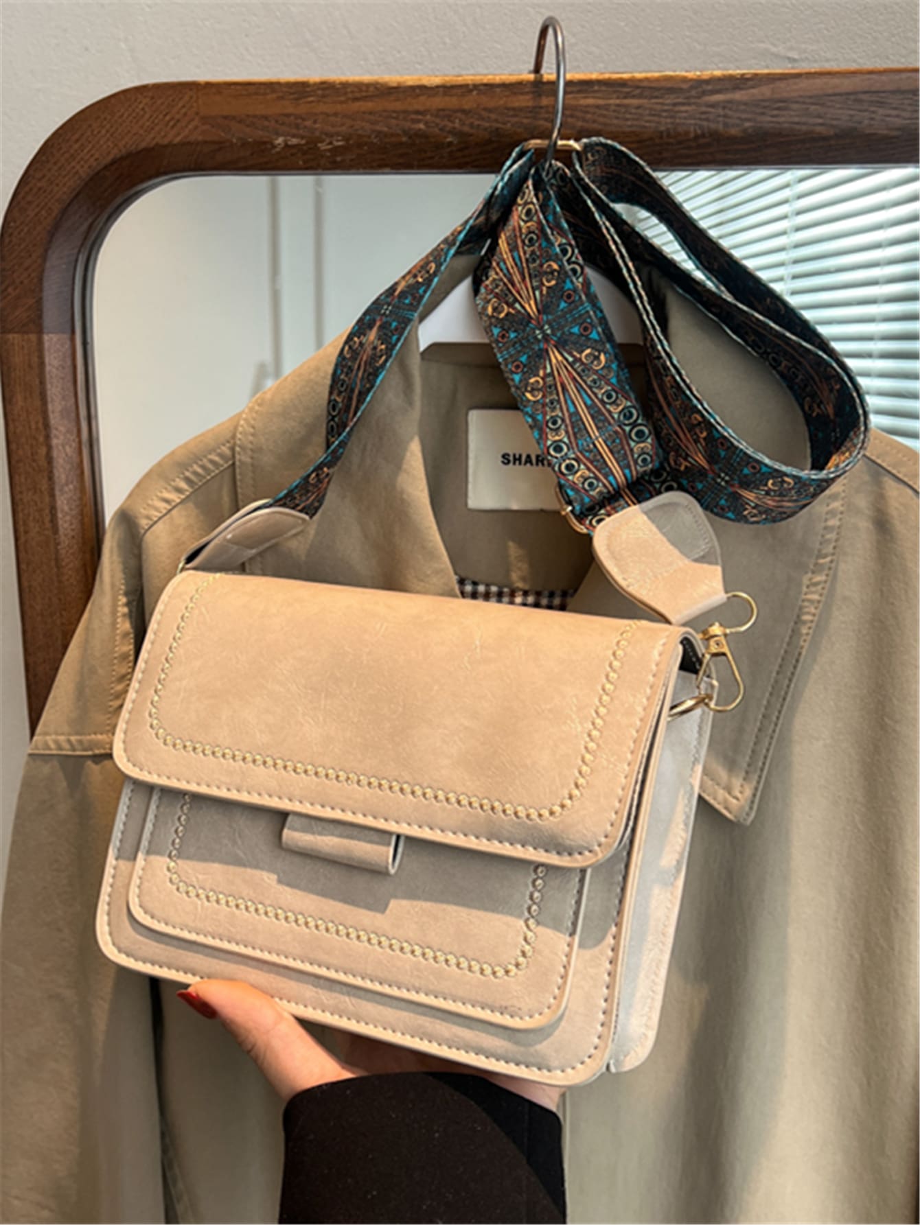 Bolso cuadrado con solapa y detalle de bordado, Mini bolso cruzado Vintage, bolso de hombro con correa geométrica, bolso con solapa de piel sintética para mujer