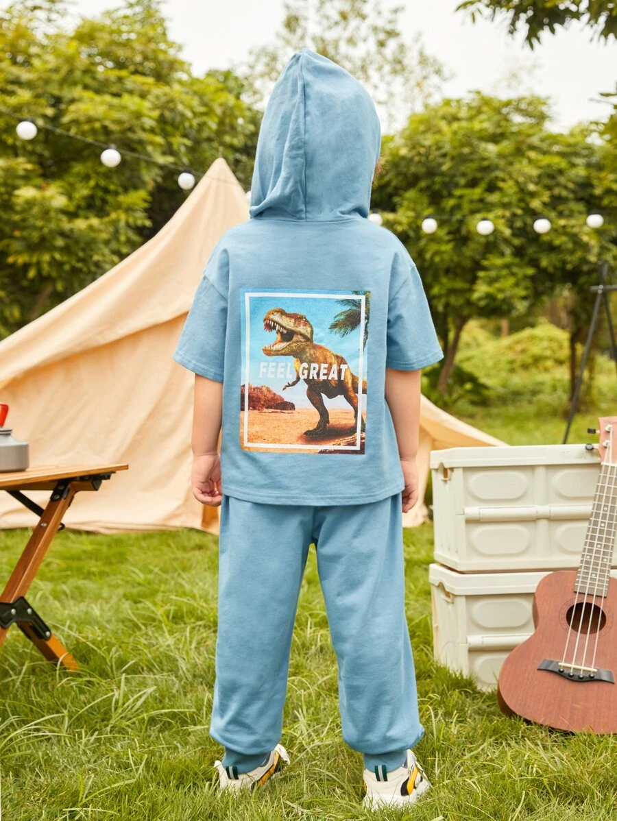 SHEIN Camiseta Con Hombros Caídos De Letras Y Estampado De Dinosaurio Y Pantalón De Deporte A Juego Para Niño
