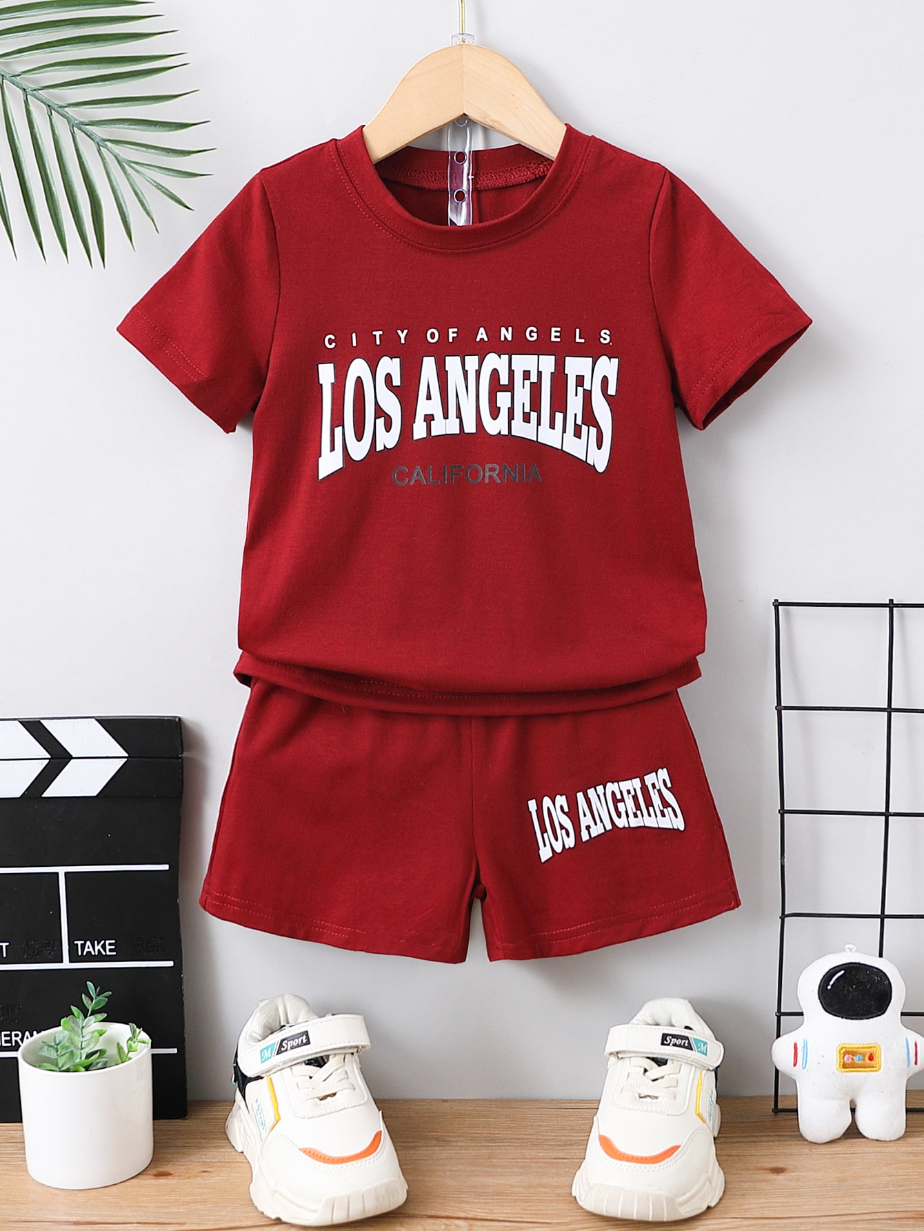 SHEIN Kids EVRYDAY Conjunto de camiseta y pantalones cortos de manga