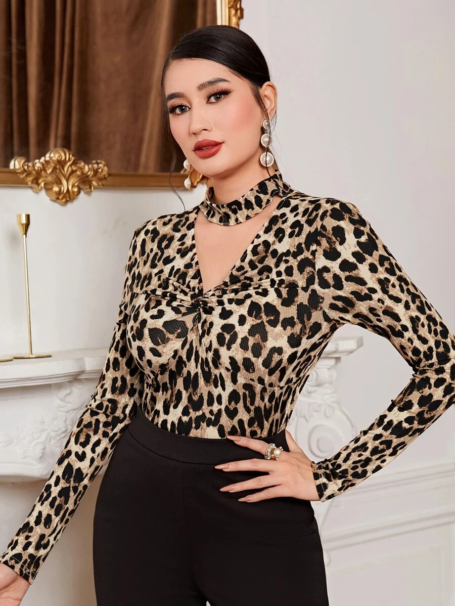 Modelyn Leopard Print Twist Front Tee Graphic Cheetah Print Tees Women Tops