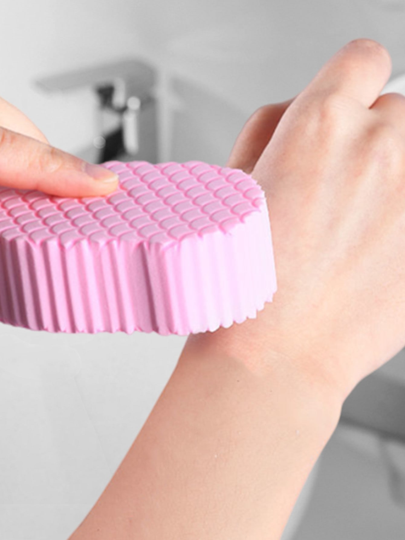 1pc Solid Color Bath Sponge, Pink Bath Foaming Sponge, Exfoliating Bath