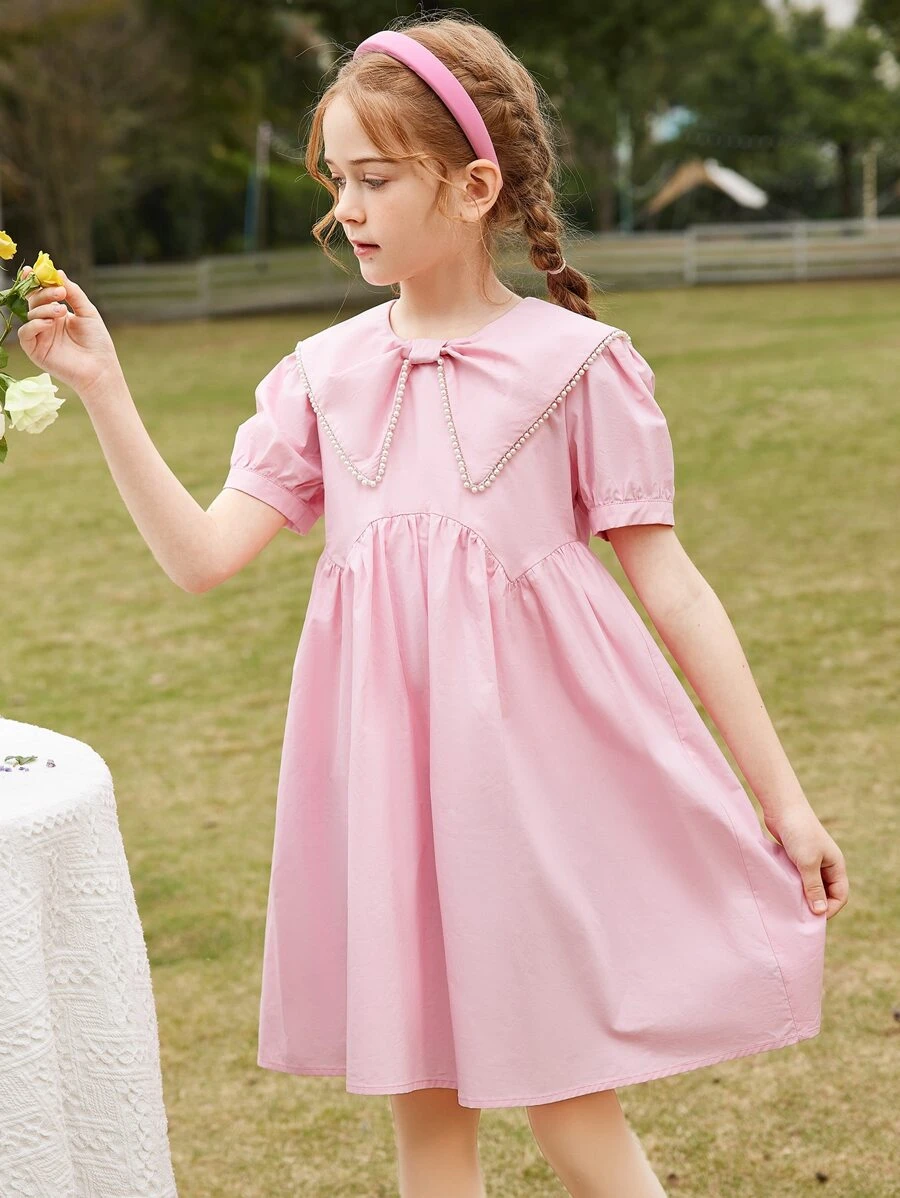 Teenager Mädchen Gesmoktes Kleid mit Peter Pan Kragen und Puffärmeln