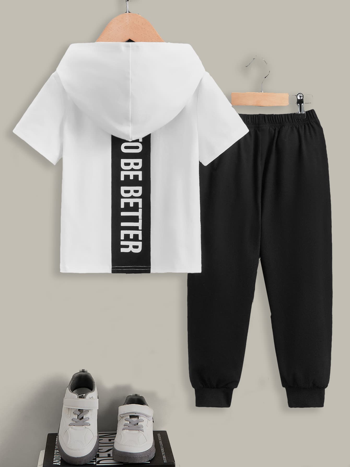 SHEIN meninos da criança Camiseta & calças de treino carta gráfica cncapuzado