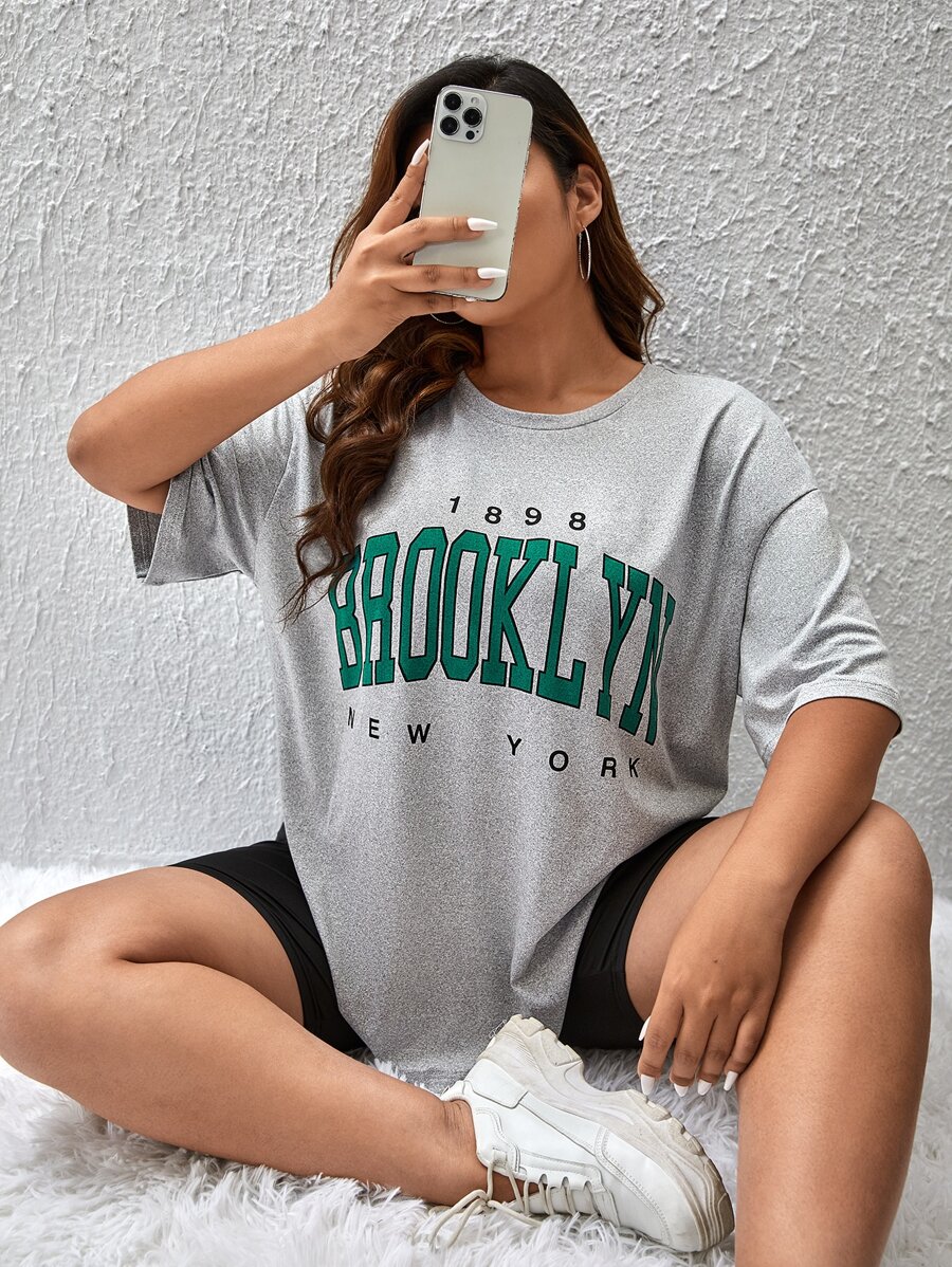 SHEIN EZwear Plus Letter Graphic Drop Shoulder Tee