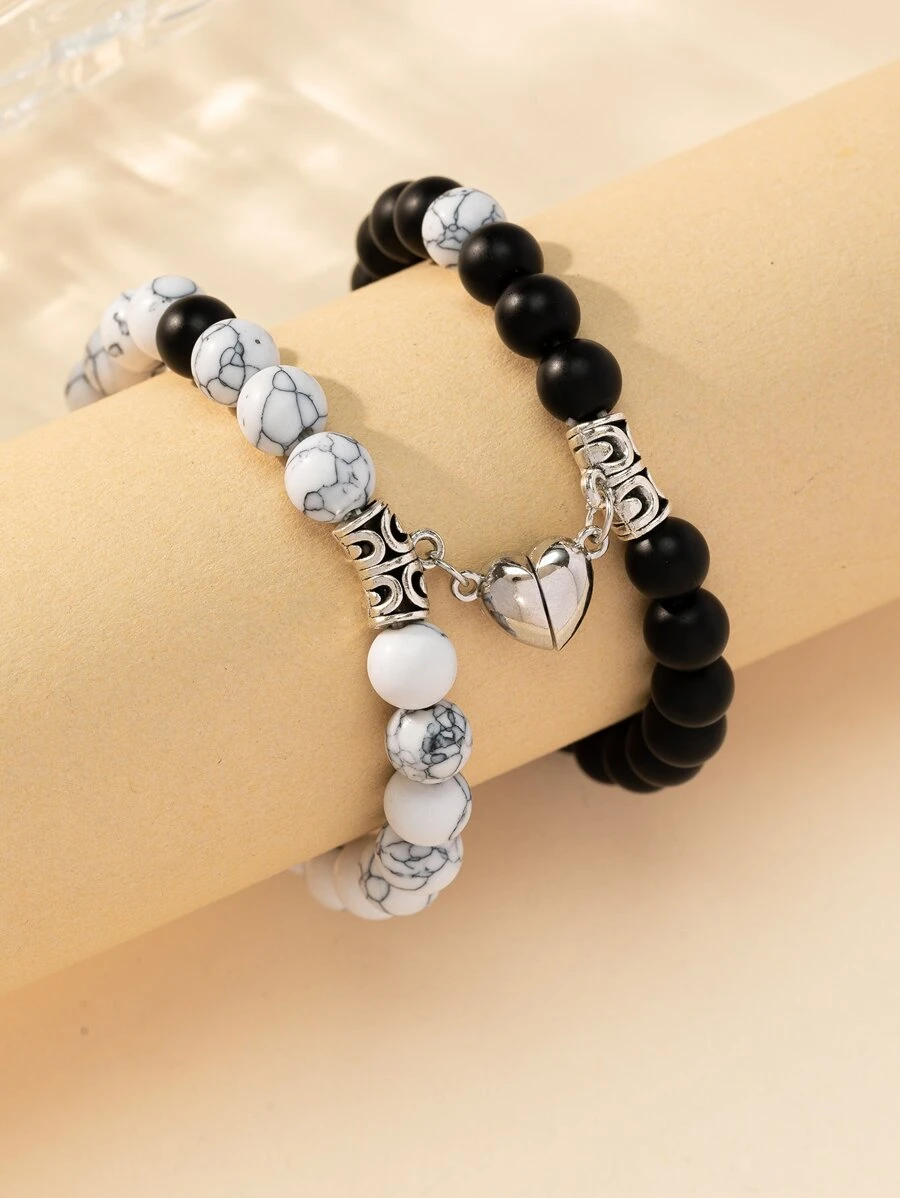 Set de 2 pulseras de hombre con cuentas mate con efecto agrietado y dije magnético de corazón, como regalo de San Valentín