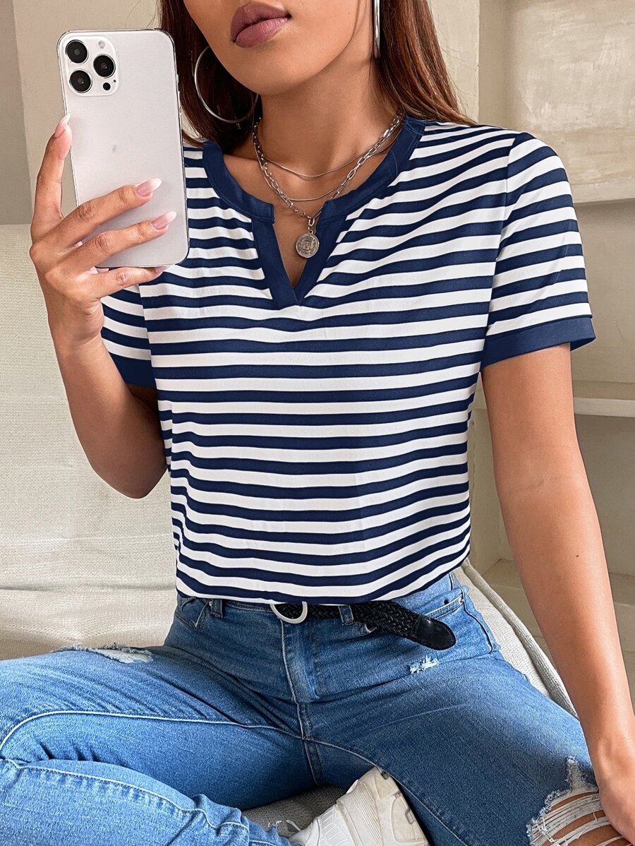 SHEIN PETITE Camiseta con estampado de rayas de cuello de muesca