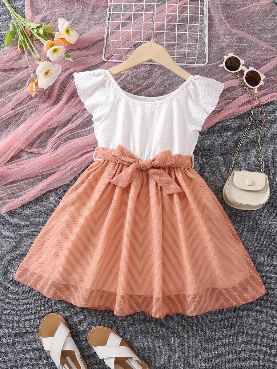 SHEIN Vestido De Niña Joven Con Adornos De Volantes Bordados Con Ojales De Dos Tonos