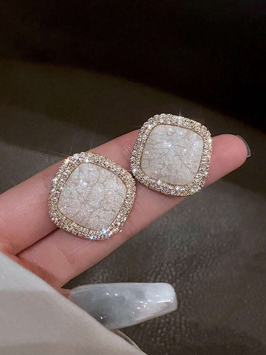 1pair Fashionable And Elegant 3D Square Shape Diamond Stud Earrings For Women