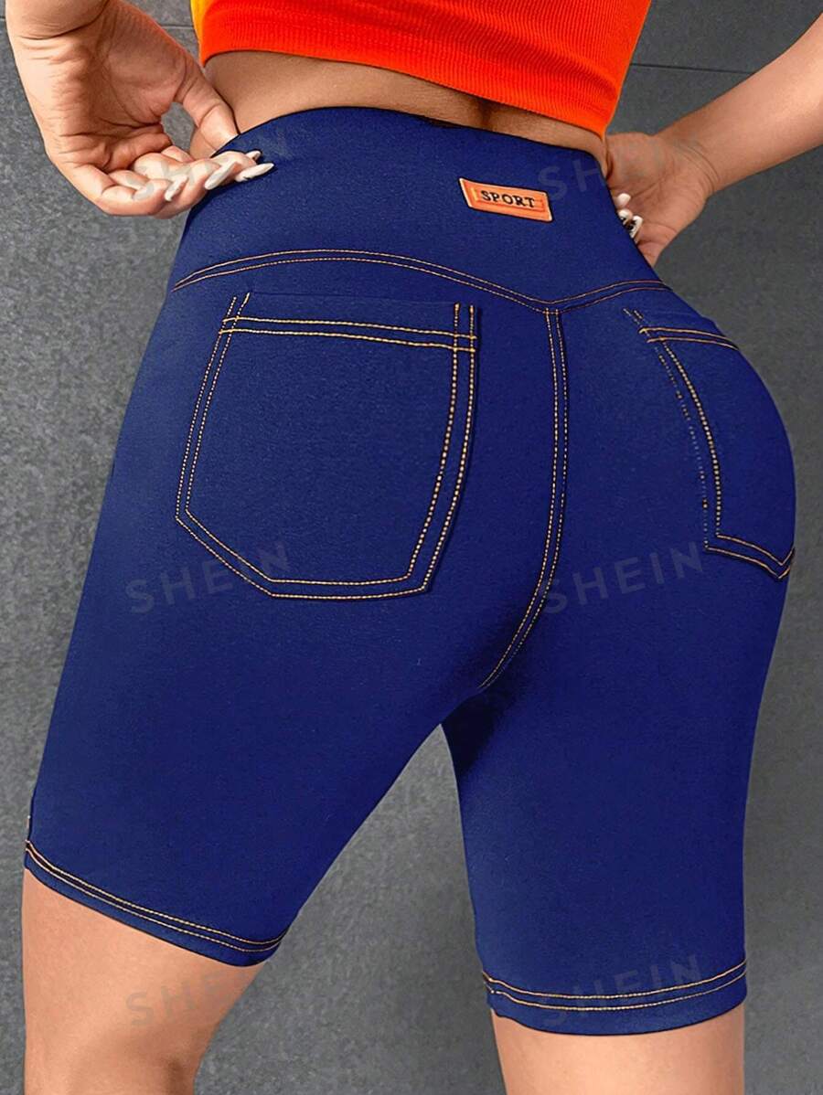 SHEIN EZwear Shorts biker con parche de letra con puntada