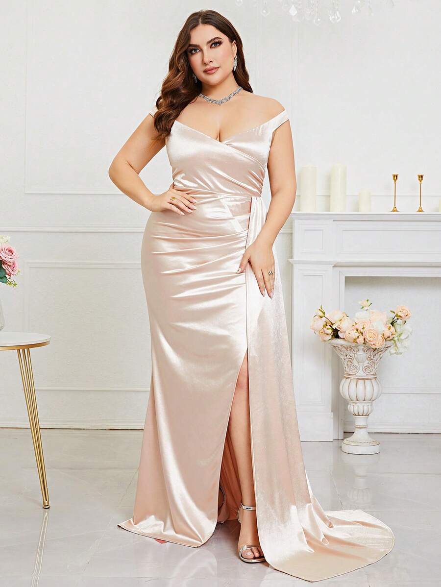 Robe Habillée Col Bardot À Ruché Fendu En Satin
