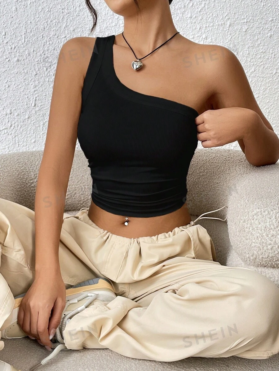 SHEIN EZwear Top De Cultivo Negro Verano Con Un Hombro Fruncido