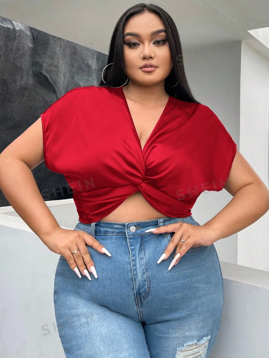 SHEIN SXY Talla grande Camisa crop girante delantero de manga murciélago