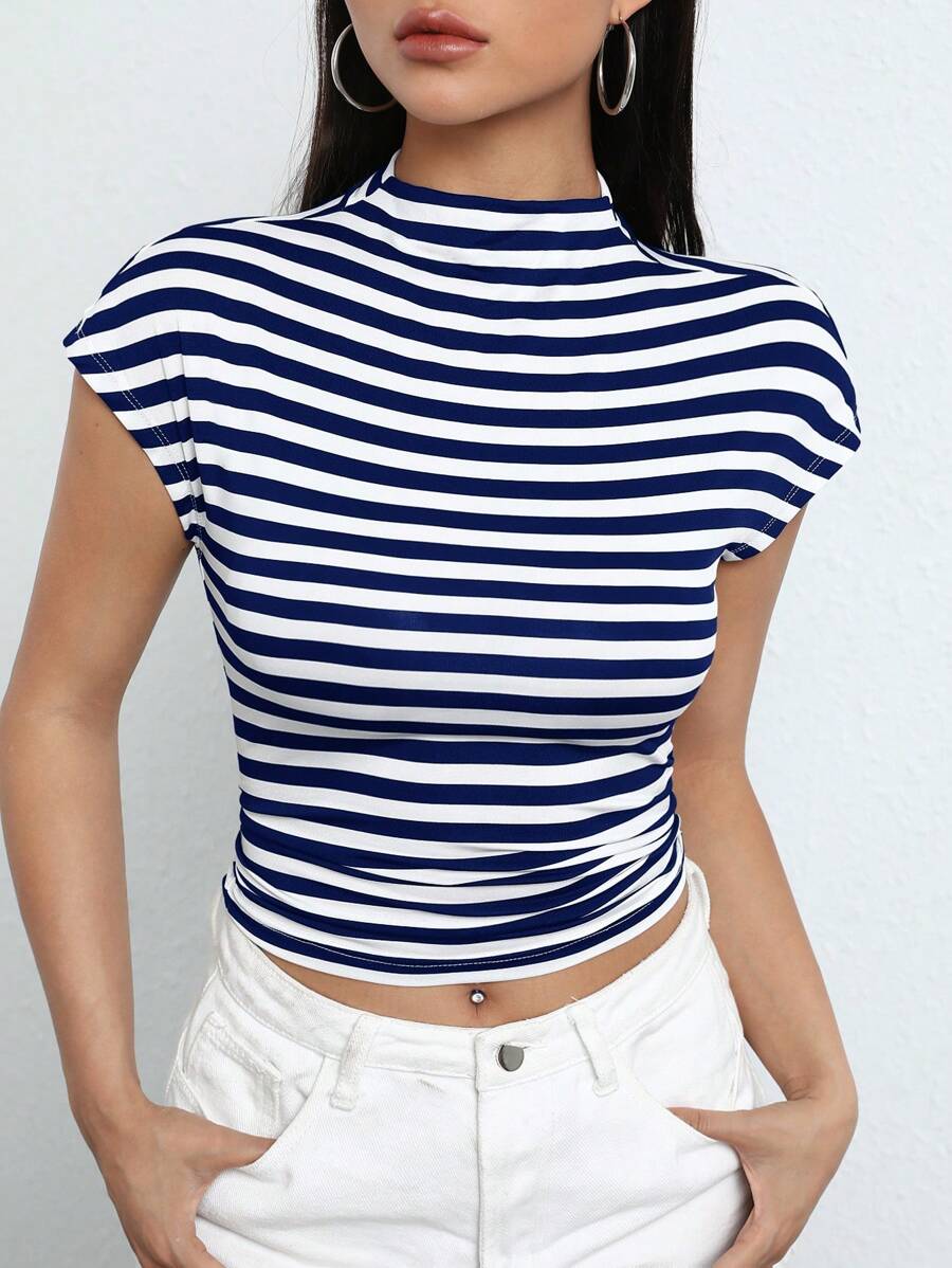 SHEIN EZwear Camiseta crop con estampado de rayas de manga murciélago