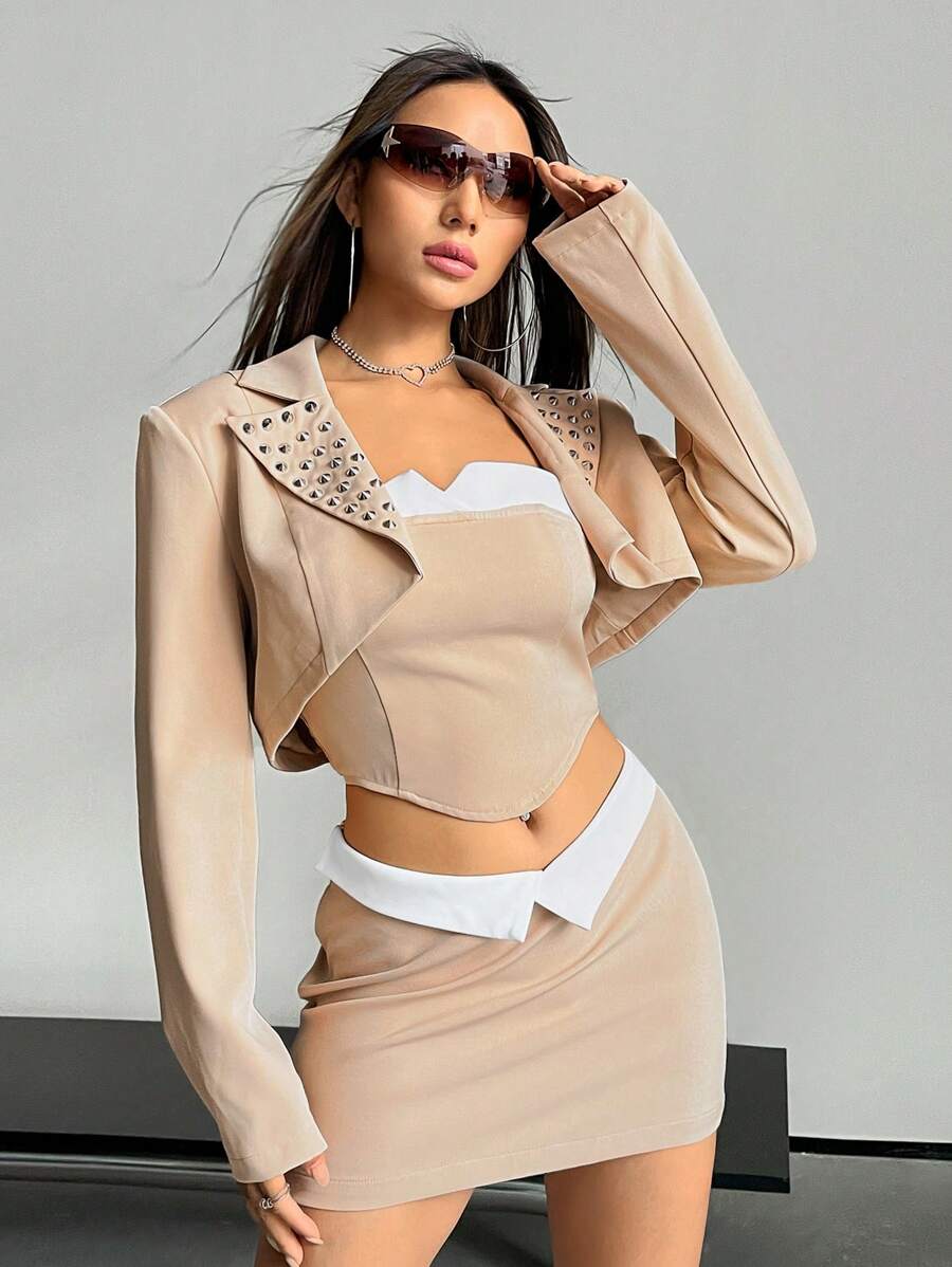 SHEIN X Danna Paola SHEIN ICON Blazer crop unicolor con diseño de tachuela