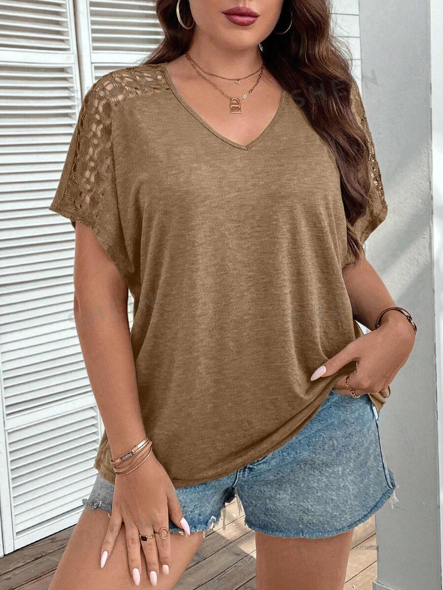 SHEIN Clasi Talla grande Camiseta unicolor con encaje en contraste