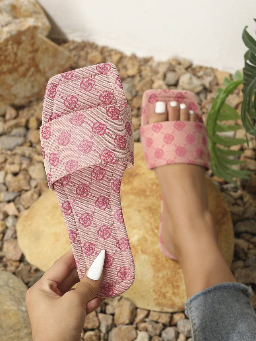 Women's Retro Vintage Floral Flat Square Toe Casual Comfortable Slip-On Sandals Outdoor Beach Slippers Simple Minimalist Design