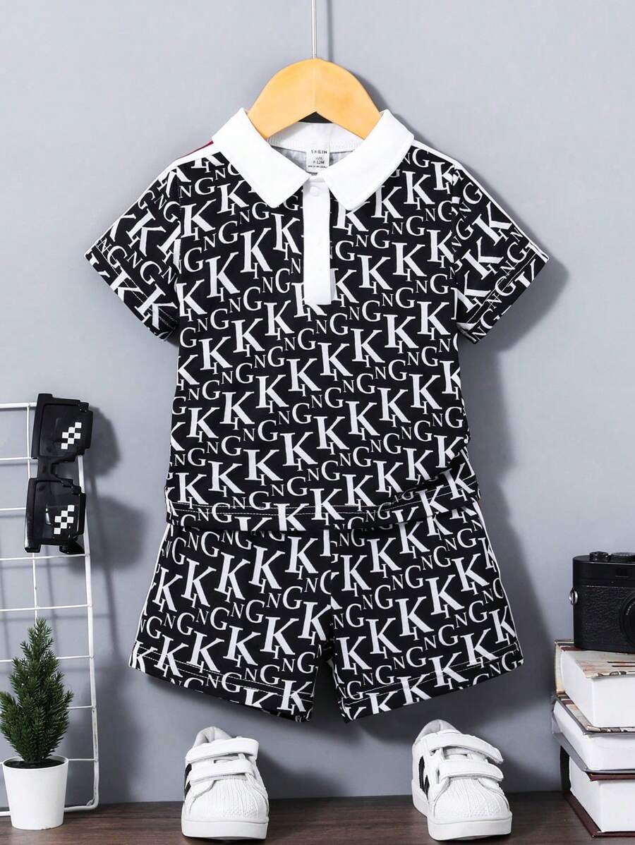 SHEIN Juego de polo de verano informal para bebé con impresión de alfabeto en toda la prenda y pantalón corto