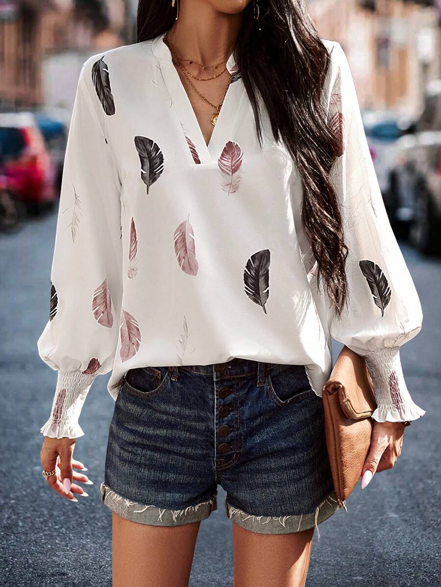 SHEIN Unity Blusa con estampado de pluma de cuello notch de manga farol