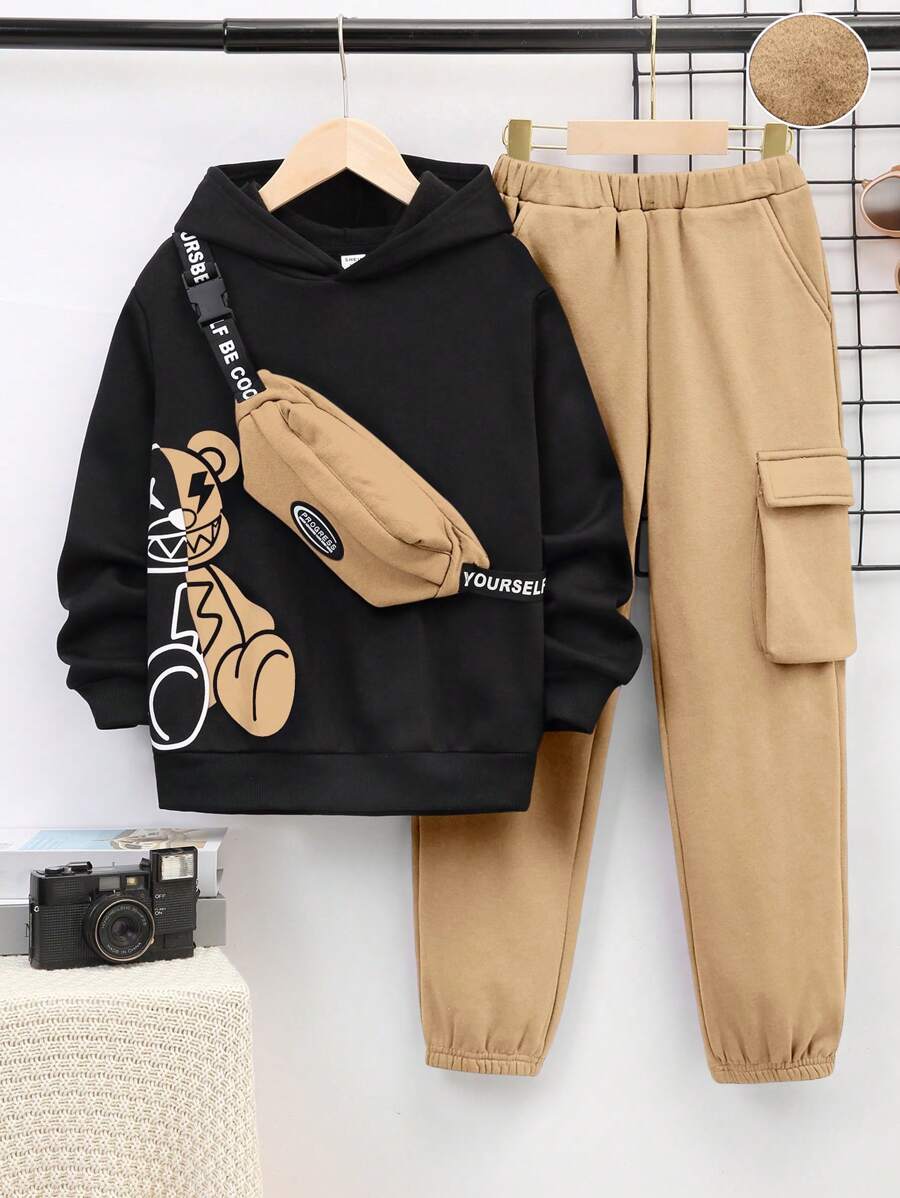 SHEIN Conjunto de Moletom com Capuz de Pelúcia de Urso para Meninos Pré-Adolescentes e Calça de Moletom com Bolso Canguru e Bolsa Transversal com Alça Suspensória com Estampa em Inglês, Flanelado Reforçado