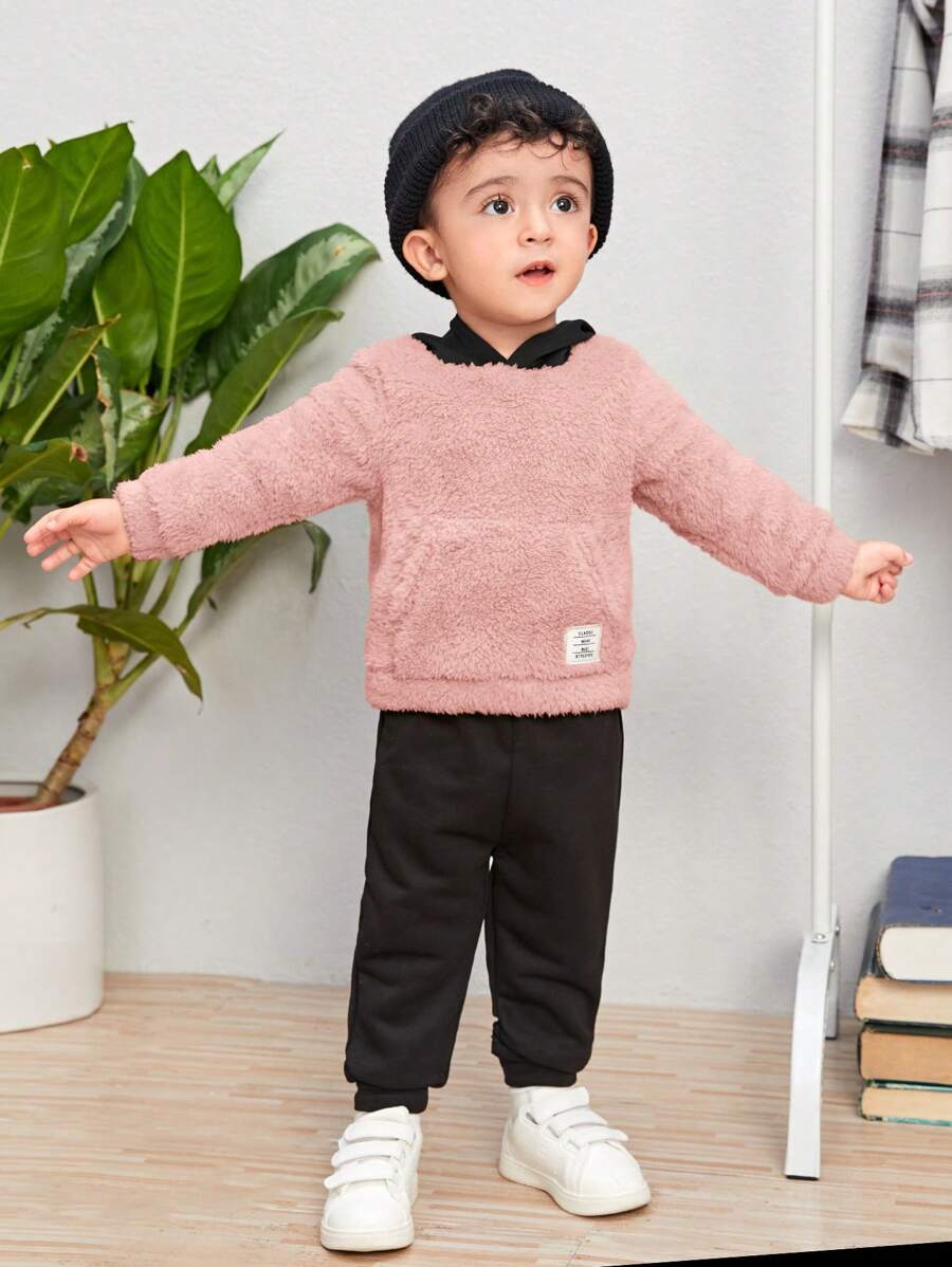 SHEIN Baby Boy Patch Detail Kangaroo Pocket Hoodie & Sweatpants