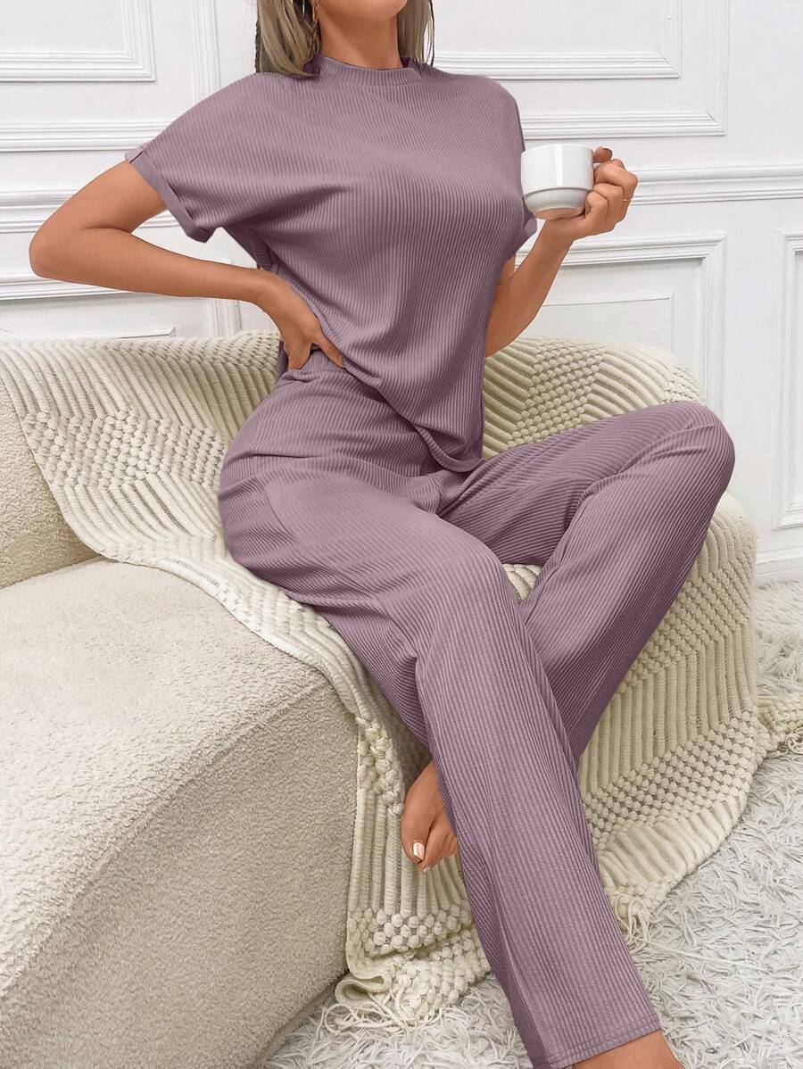 Conjunto de pijama de camiseta y pantalones de punto acanalado