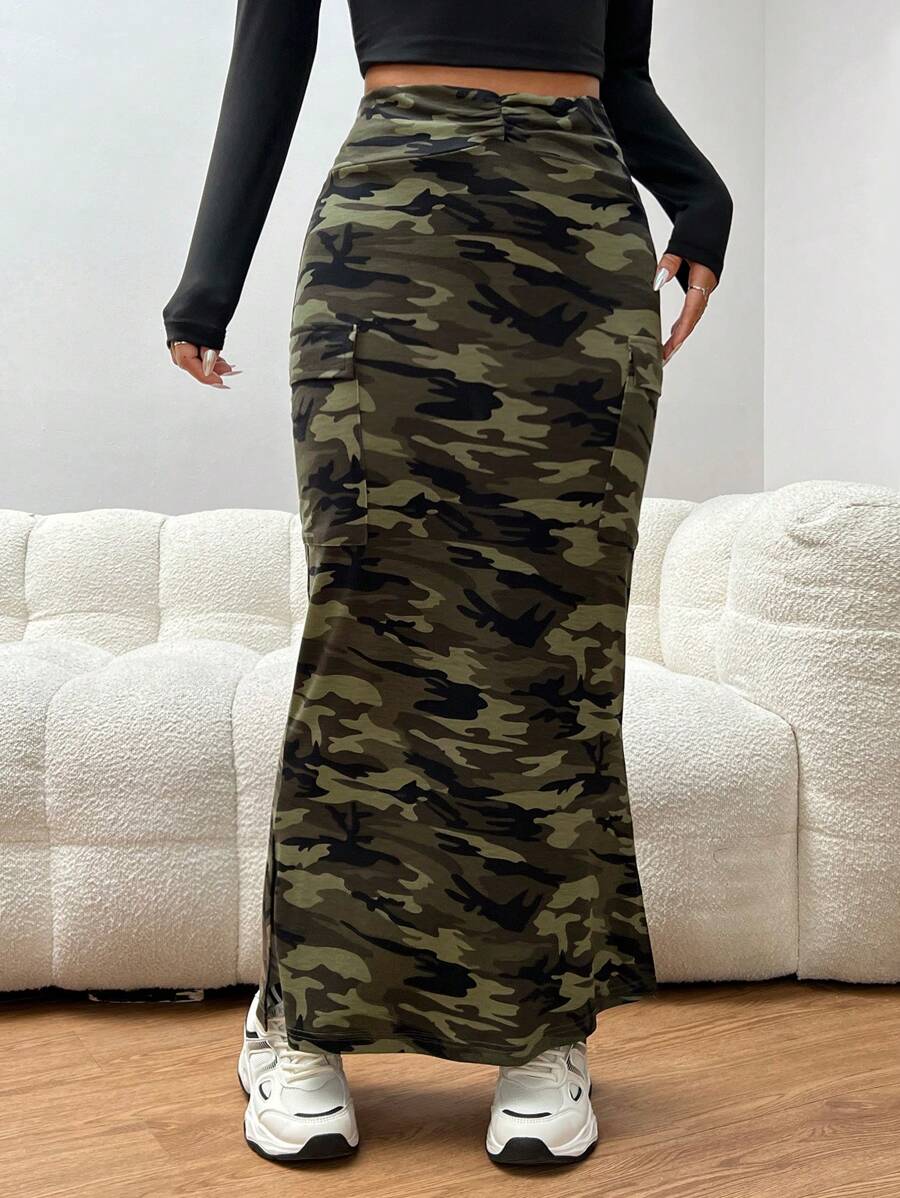 SHEIN EZwear Camo Print Flap Pocket Split Hem Mermaid Skirt