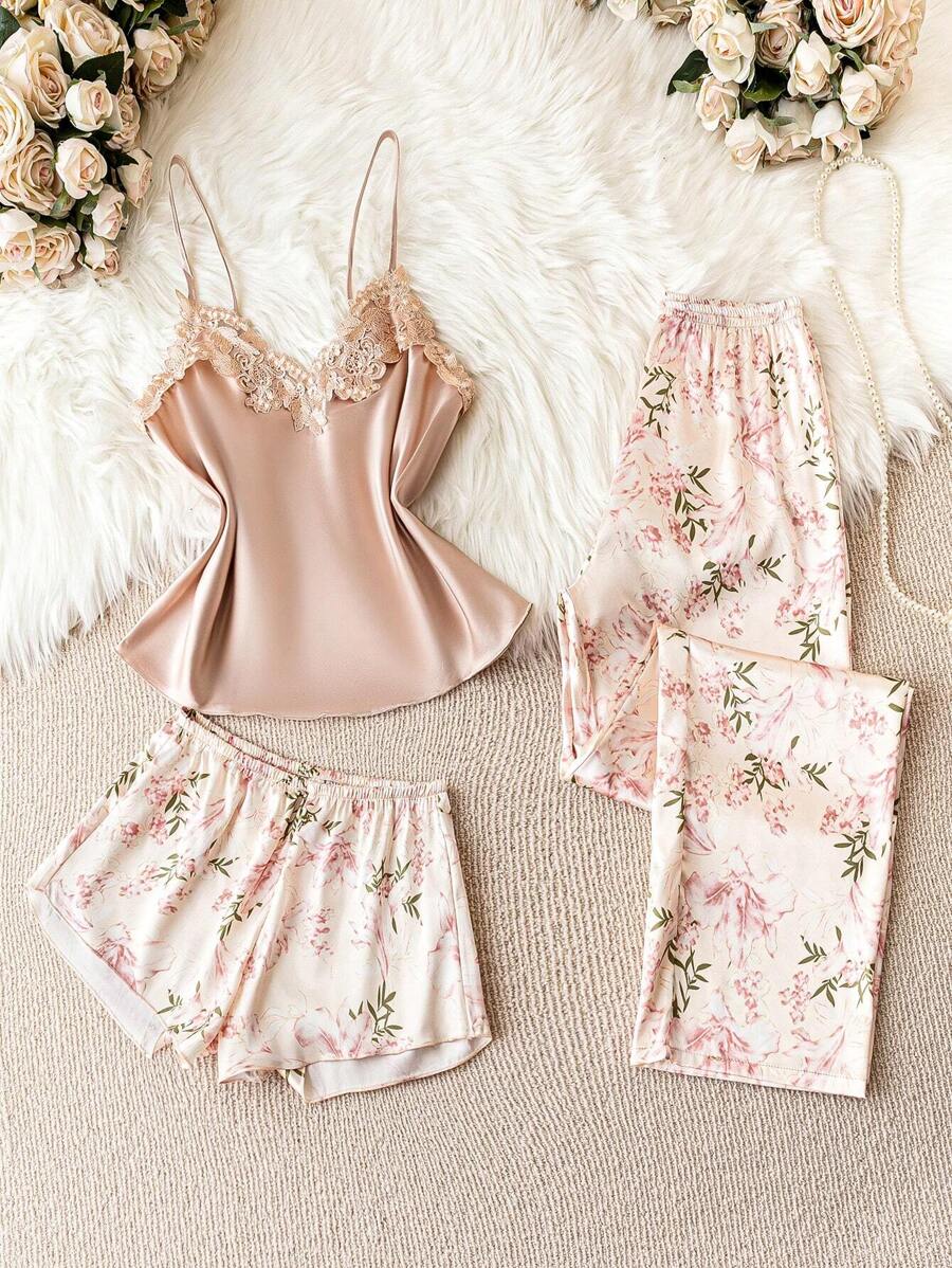Conjunto de pijama/traje de satén con estampado floral y aplicaciones, vacaciones