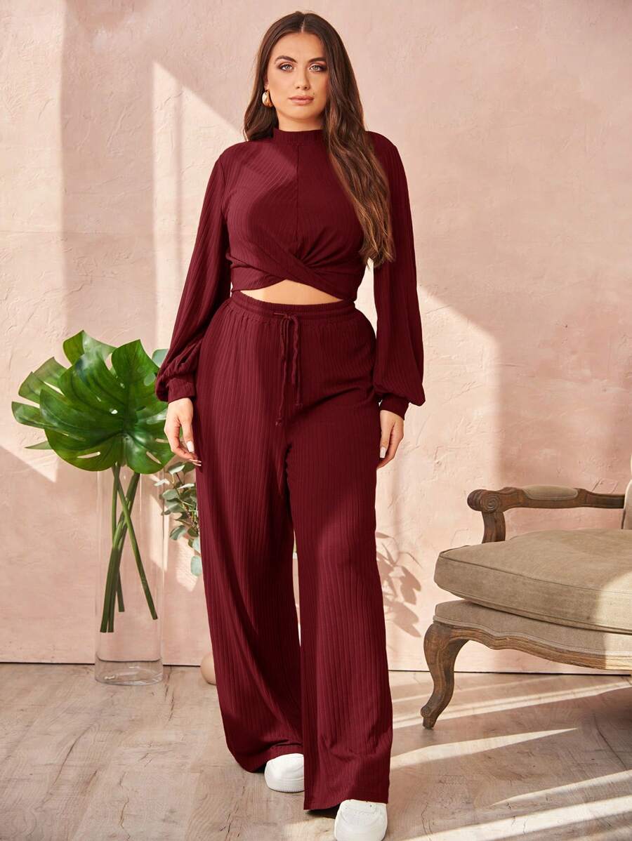 SHEIN Essnce Conjunto De Dos Piezas De Talla Grande Para Mujer Con Camiseta Cruzada En El Dobladillo Y Pantalones Largos