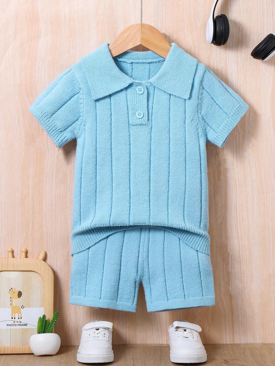Kleine Jungen Set aus kurzärmligem Pullover und Shorts mit Polokragen