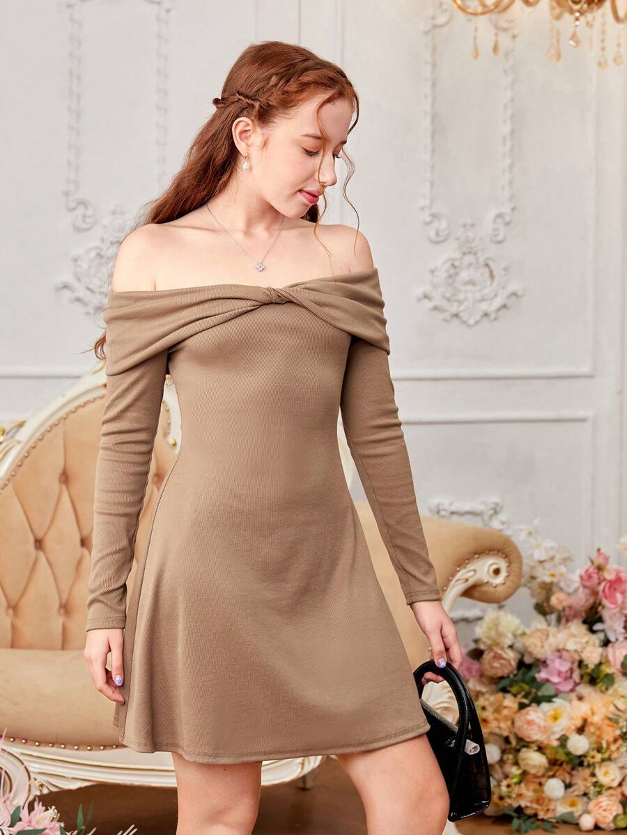 SHEIN Teen Girls' Knitted Ribbed Twist Front Off Shoulder Solid Color Dress
