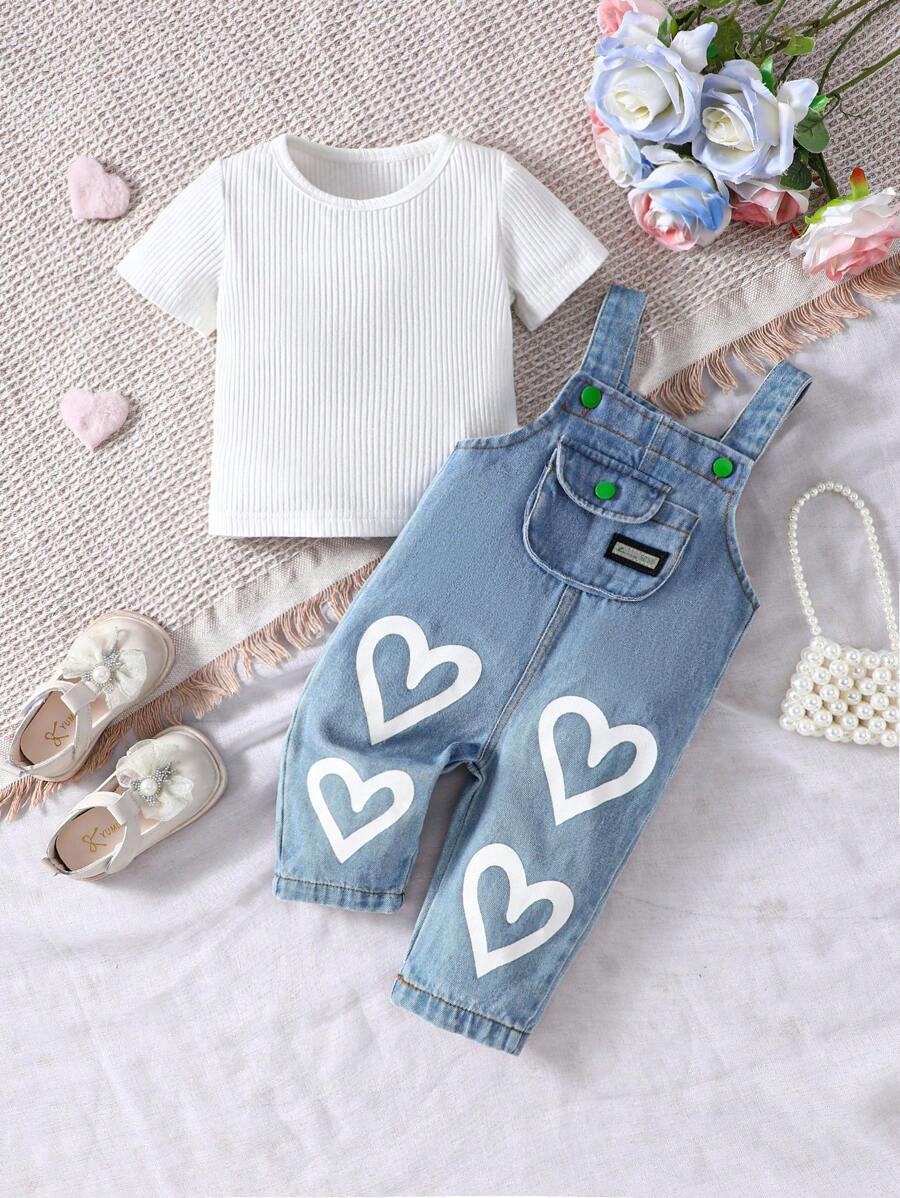 Conjunto De Parche De Corazón Y Overoles De Mezclilla Con Parte Superior Sencilla Para Niña