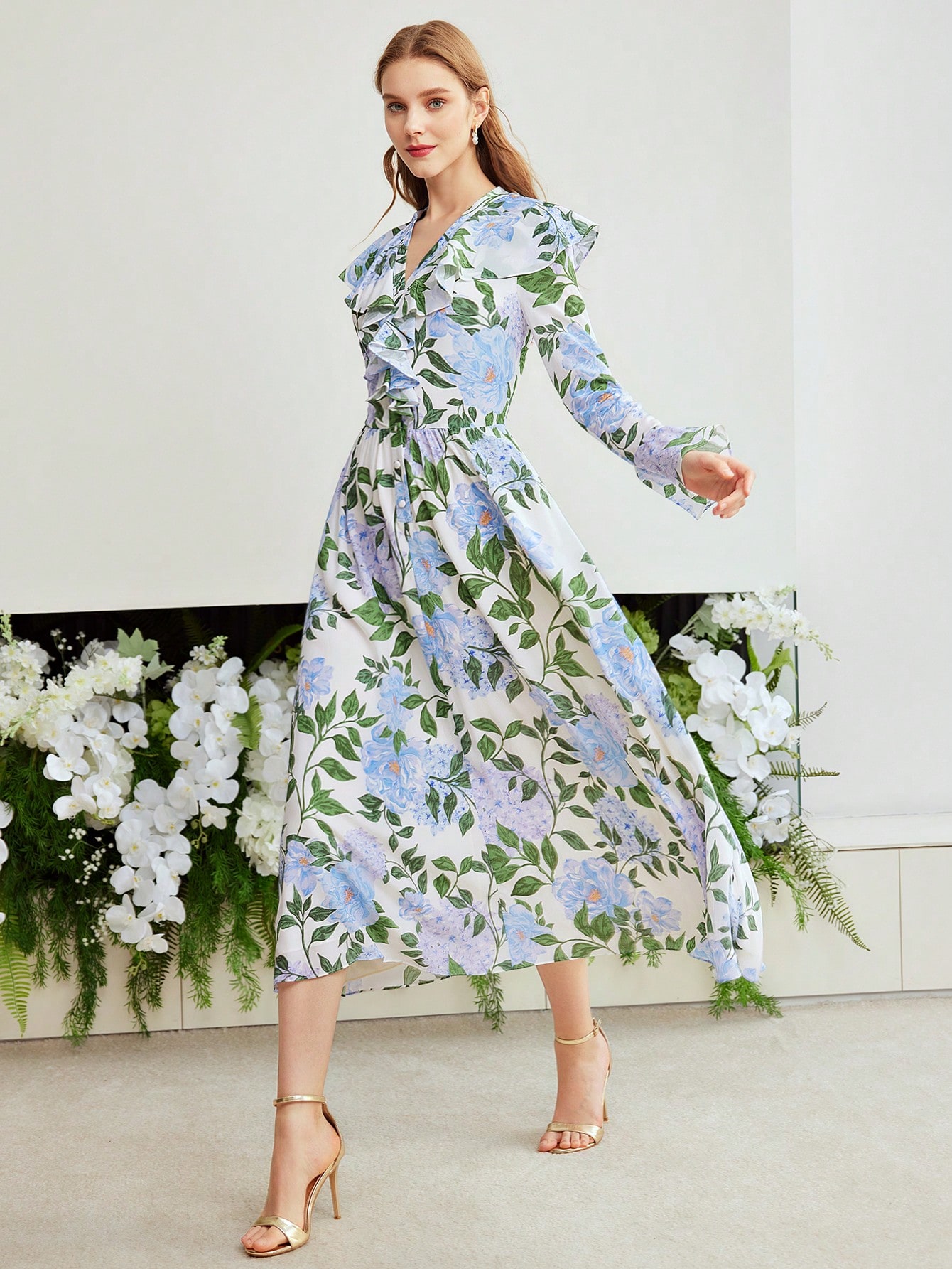 ALLOVER PRINT NOTCH NECK FLARE SLEEVE RUFFLE TRIM DRESS｜Motf