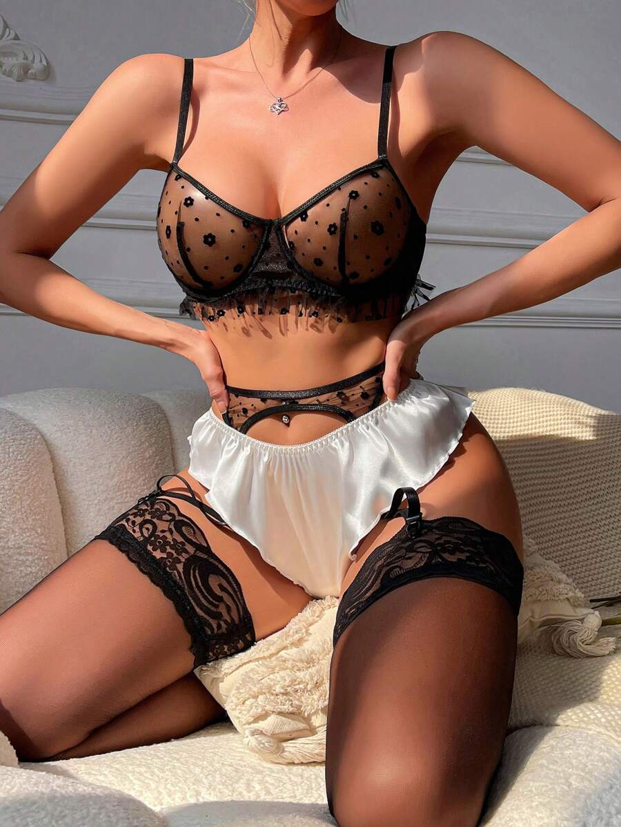 Classic Sexy Women's Solid Color Lace Strappy Sexy Bra Set With Underwire (Thong, Suspender Belt, 1 Pair Of Stockings) 5pcs/Set