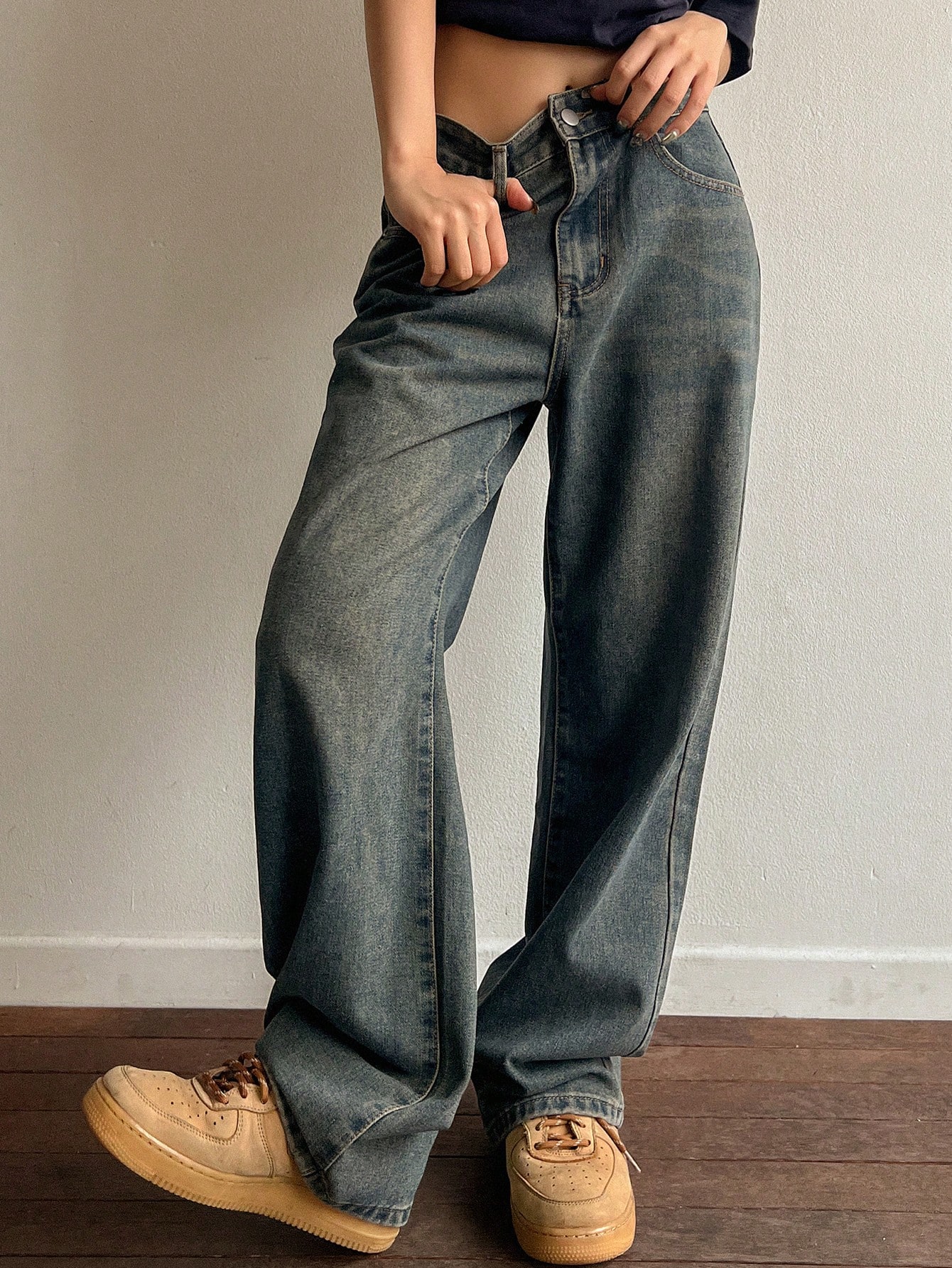 デニム・ジーパン Diesel Wide-Leg Vintage Wash Jeans With Distressed Detailing Wide Leg Distressed Denim Pants with Bleach Wash Details