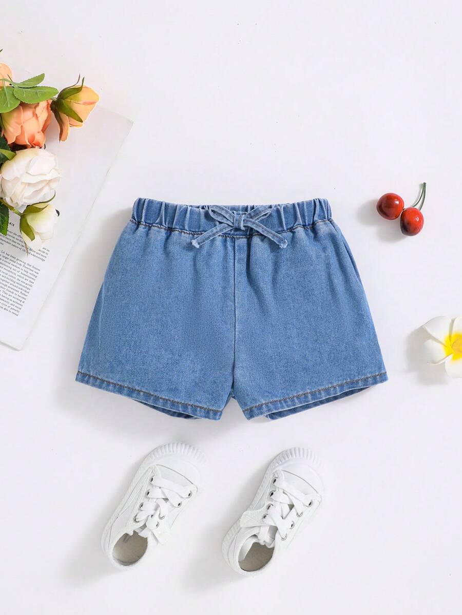 SHEIN Nuevos shorts de mezclilla para niña joven con lazos lindos de muñeca, cómodos, casuales y lavados para las vacaciones de verano bajo la luz del sol