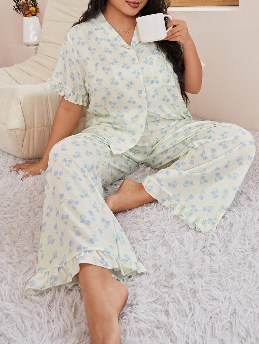 Set De Pijama De Talla Grande Con Estampado Floral Con Camisa De Manga Acampanada Y Pantalones Con Bolsillo Frontal