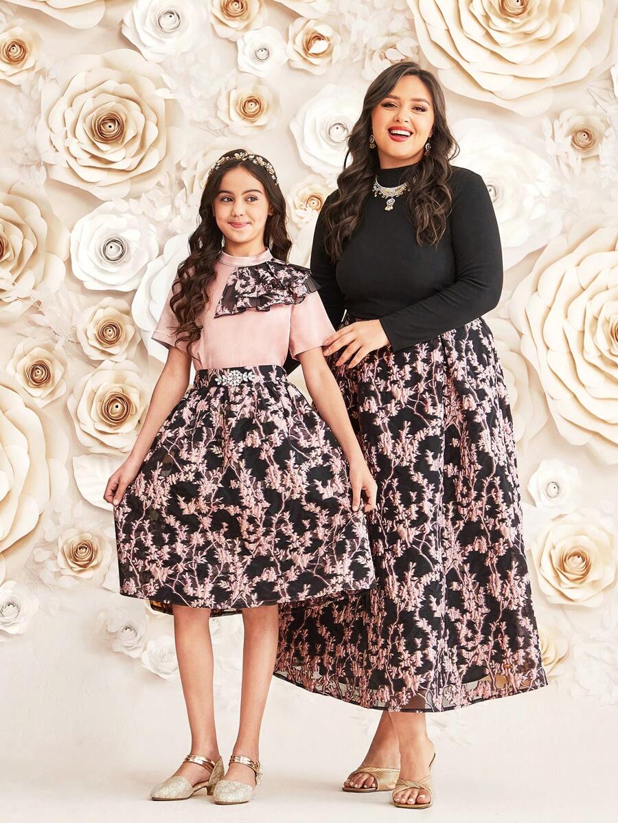 Modelyn Plus Size Solid Color Top And Floral Print Skirt Two-Piece Set 2 Piece Set
