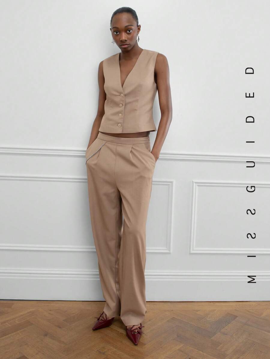 MISSGUIDED Pleat Front Tailored Trouser With Chain Detail