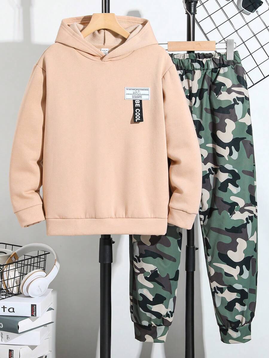 SHEIN Garoto pré-adolescente Detalhe Corrigido Capuz Térmico & Impressão De Camuflagem Calças
