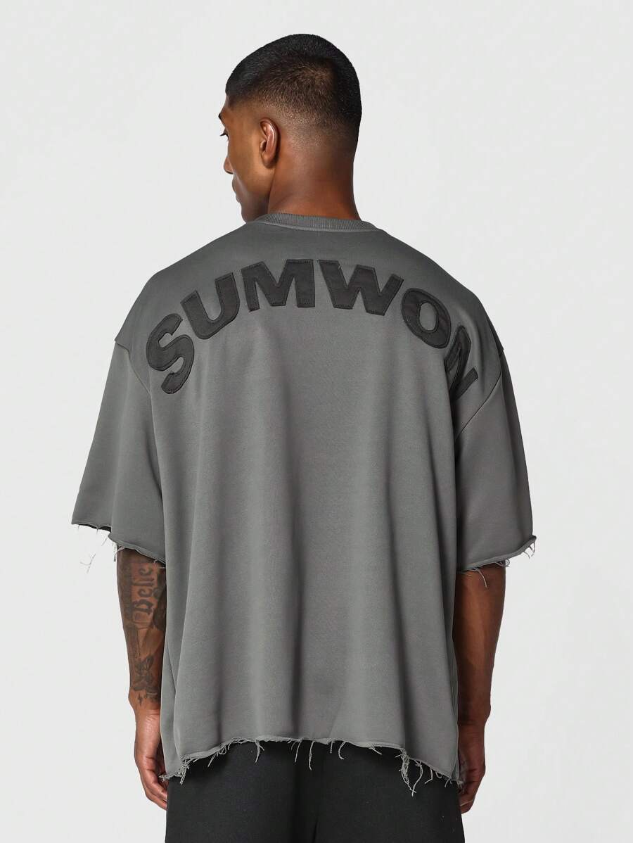 SUMWON Camiseta con bolsillo delantero y aplicación en la manga, con ajuste oversize y orilla cruda