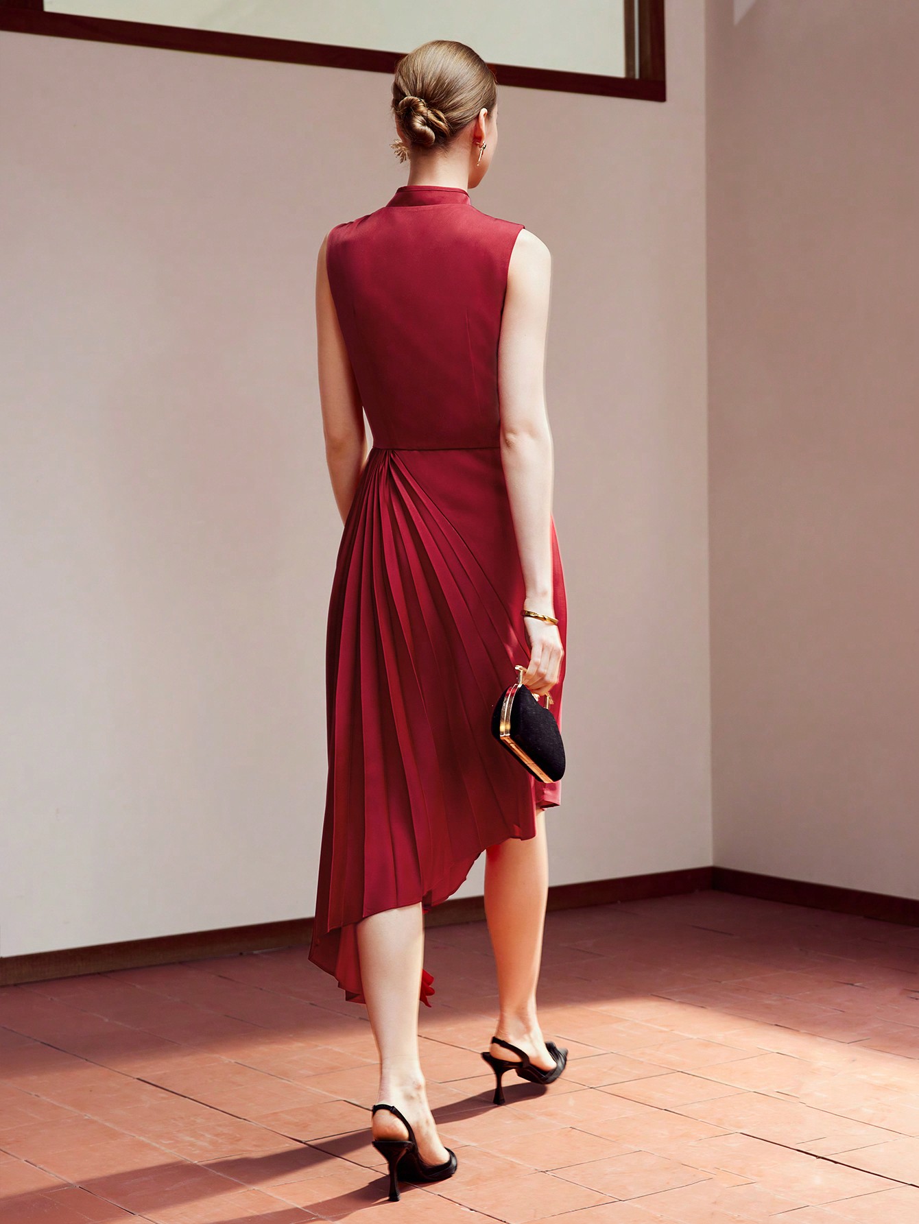 MANDARIN COLLAR PLEATED HEM DRESS｜Motf