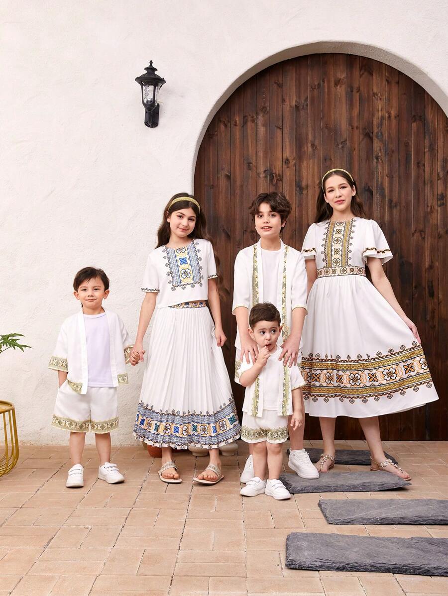 SHEIN Conjunto De Camisa Y Pantalón Corto Para Niños Adolescentes Con Corte Holgado, Informal, Estampado De Cuello De Campamento, Tejido