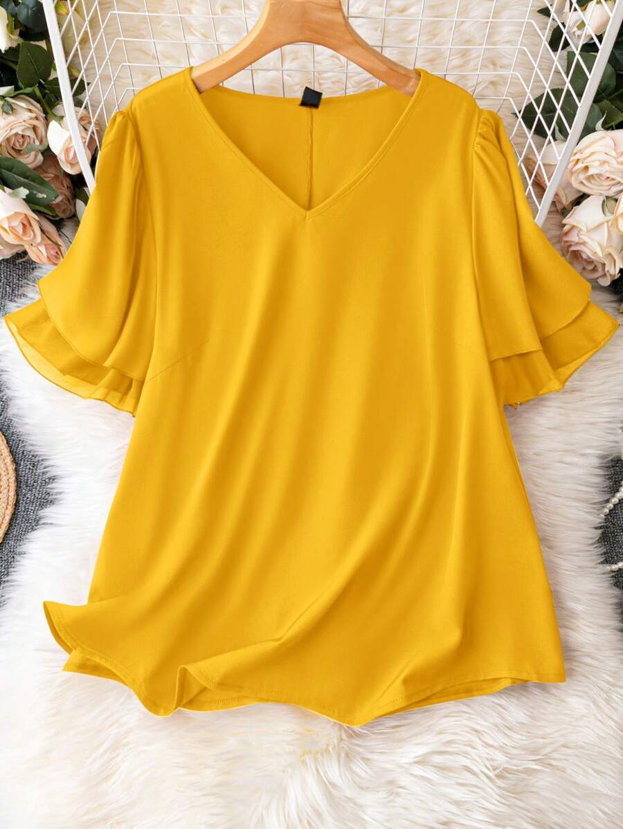 EMERY ROSE Plus Size Solid Color Frill Edge V-Neck Blouse